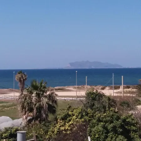 Le Isole מלון דירות 3*